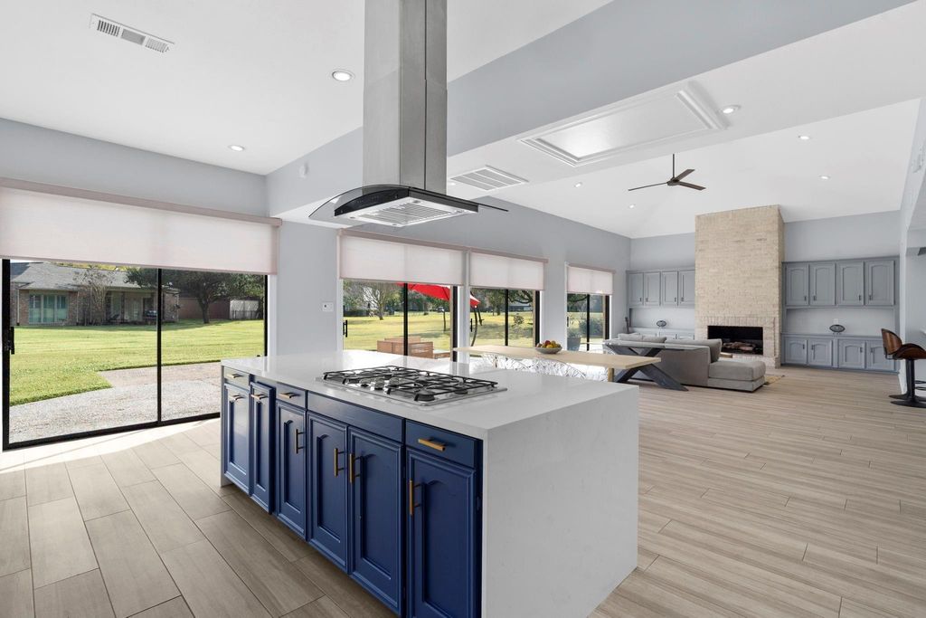 Photo of 22 Charleston Street N, Sugar Land, TX 77478 (MLS # 98840845)