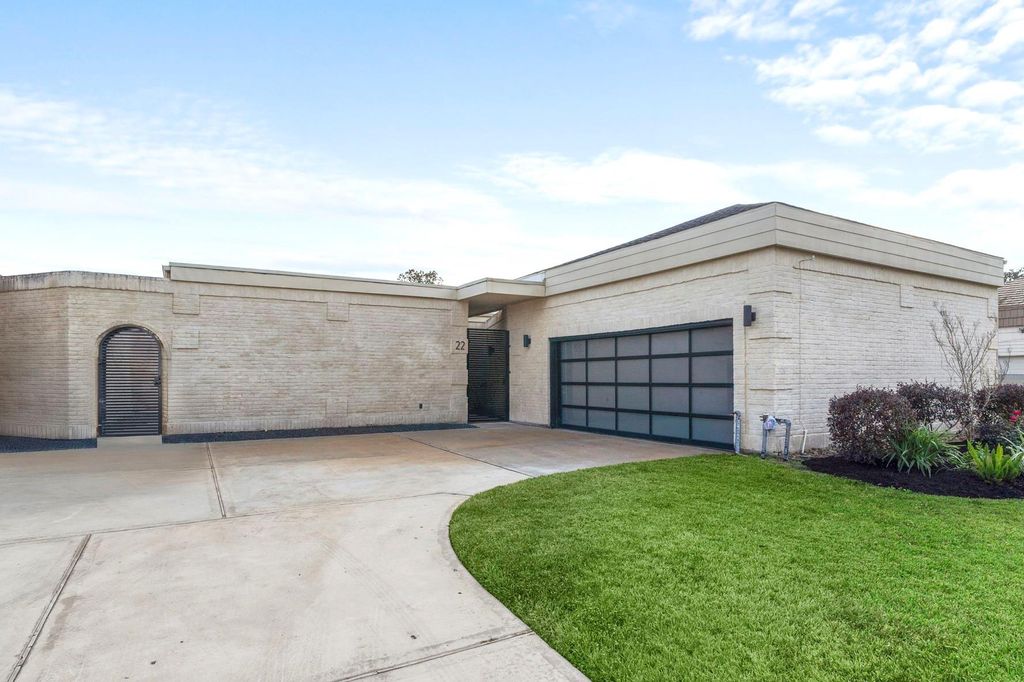 Photo of 22 Charleston Street N, Sugar Land, TX 77478 (MLS # 98840845)