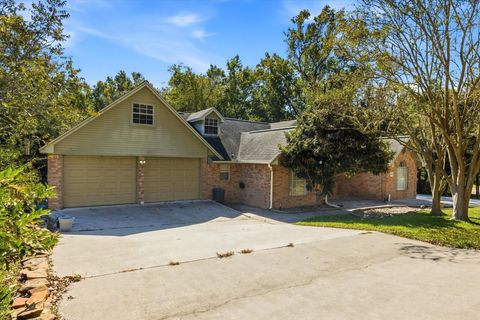 Photo of 205 Don Q Lane, Baytown, TX 77523 (MLS # 39750230)