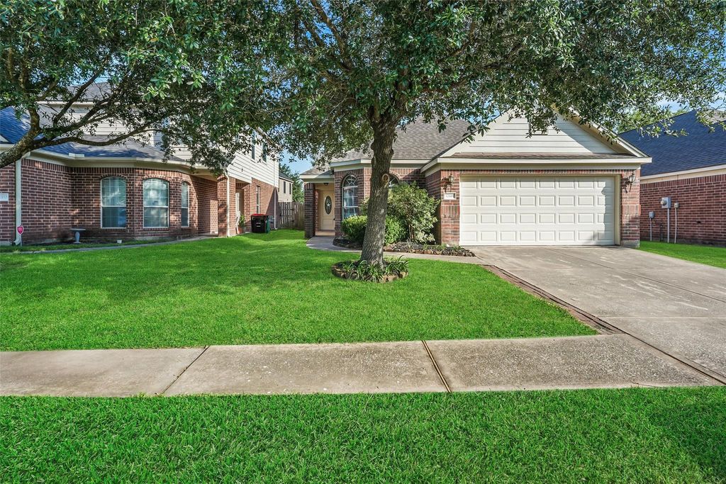 Photo of 12146 Glen Crossing Circle, Humble, TX 77346 (MLS # 48201699)