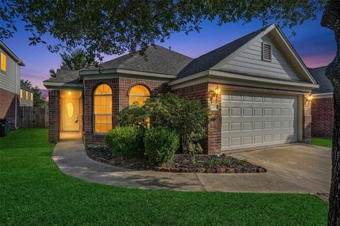 Photo of 12146 Glen Crossing Circle, Humble, TX 77346 (MLS # 48201699)