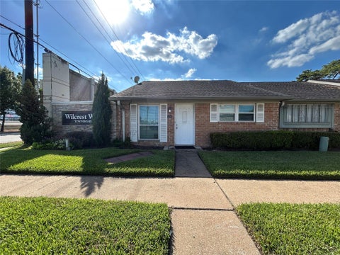 Townhouse For Sale - 202 W Tri Oaks Ln Ln #202<br/> Harris County, Houston, TX 77043