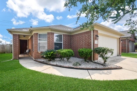 Photo of 15726 Acorn Clearing Path, Houston, TX 77044 (MLS # 48739157)