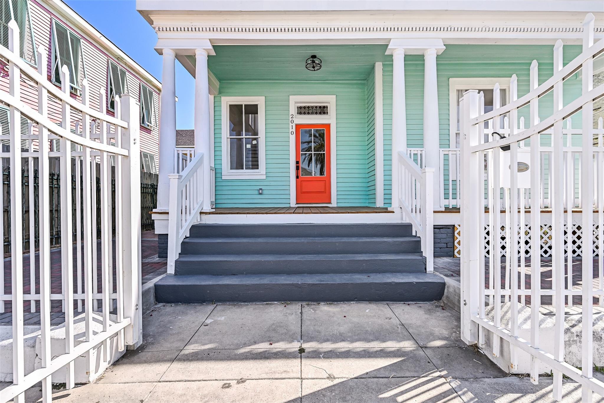 2010 Rosenberg Street