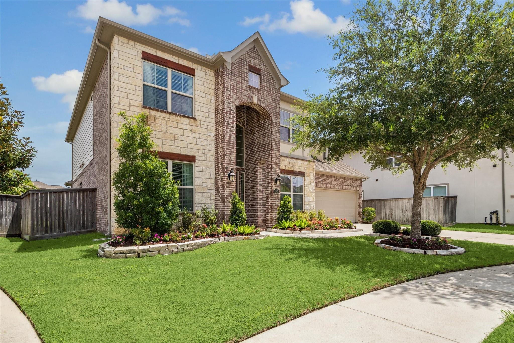 1911 Donna Temple Court