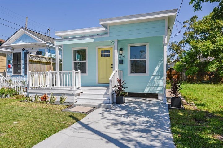 Photo 1 of 23 — 1314 26th Street, Galveston, TX 77550