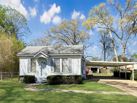 Homes For Sale - 430 W Water Street St<br/> Jasper, TX 75951