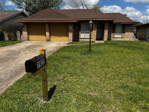 Photo of 1922 Bunzel Street, Houston, TX 77088 (MLS # 68690271)