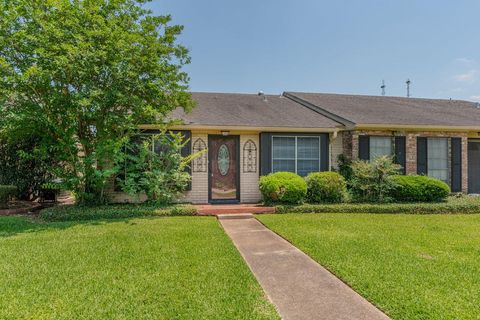 Photo of 495 Longmeadow Street, Beaumont, TX 77707 (MLS # 76413548)