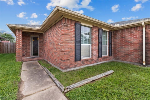 Photo of 5231 Honeyvine Drive, Houston, TX 77048 (MLS # 26696869)