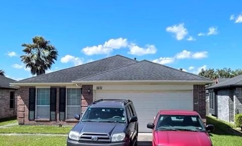 Photo of 5231 Honeyvine Drive, Houston, TX 77048 (MLS # 26696869)