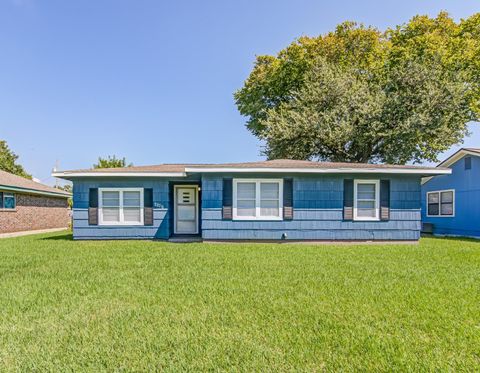 Photo of 2206 15th Avenue N, Texas City, TX 77590 (MLS # 95423006)