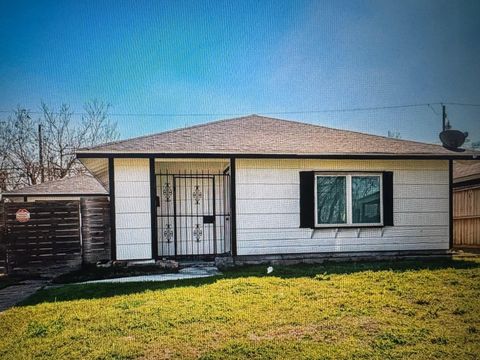 Photo of 7005 Kassarine Pass, Houston, TX 77033 (MLS # 8158302)