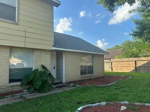 Photo of 402 Juniper Court, Stafford, TX 77477 (MLS # 26700906)
