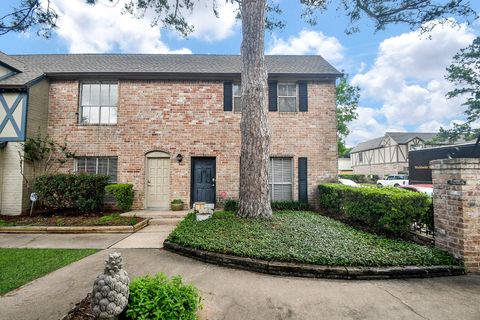 Photo of 14715 Barryknoll Lane #133, Houston, TX 77079 (MLS # 53977517)