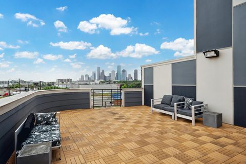 Photo of 1011 Studemont Street #102, Houston, TX 77007 (MLS # 98392433)