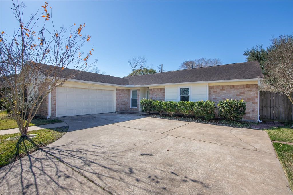 Photo of 11302 Blackhawk Boulevard, Houston, TX 77089 (MLS # 61760271)