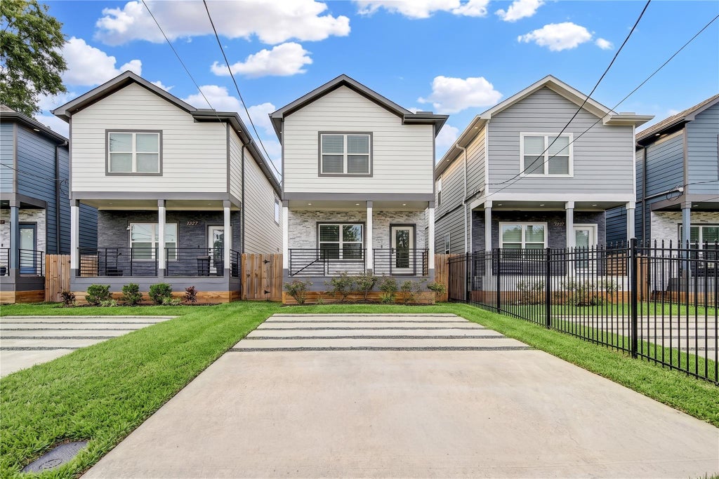 Photo of 1829 Dewalt Street, Houston, TX 77088 (MLS # 24657775)