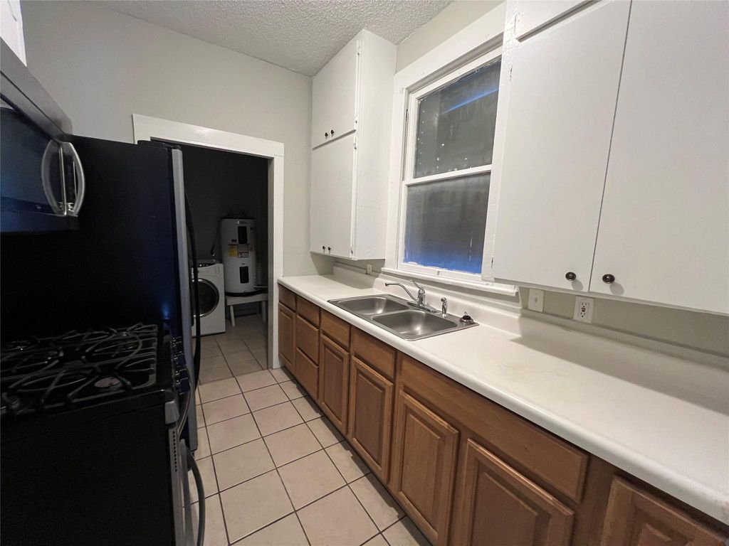 Photo of 1724 Avenue N 1/2, Galveston, TX 77550 (MLS # 14879709)