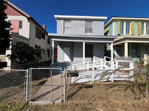 Photo of 1724 Avenue N 1/2, Galveston, TX 77550 (MLS # 14879709)