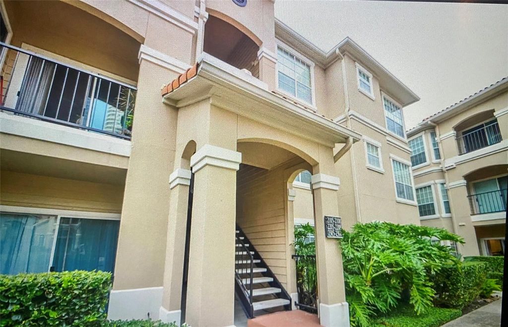 Photo of 3231 Allen Parkway #2107, Houston, TX 77019 (MLS # 35298321)