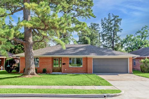 Photo of 8331 Waterbury Drive, Houston, TX 77055 (MLS # 32436284)