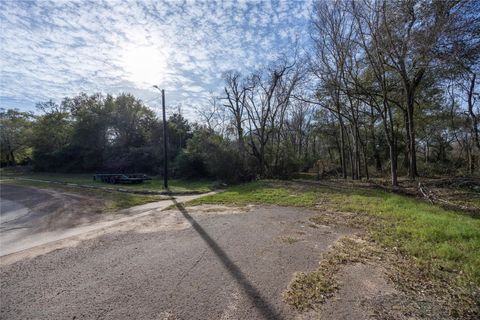 Photo of 6 Baker St, Hempstead, TX 77445 (MLS # 11854177)