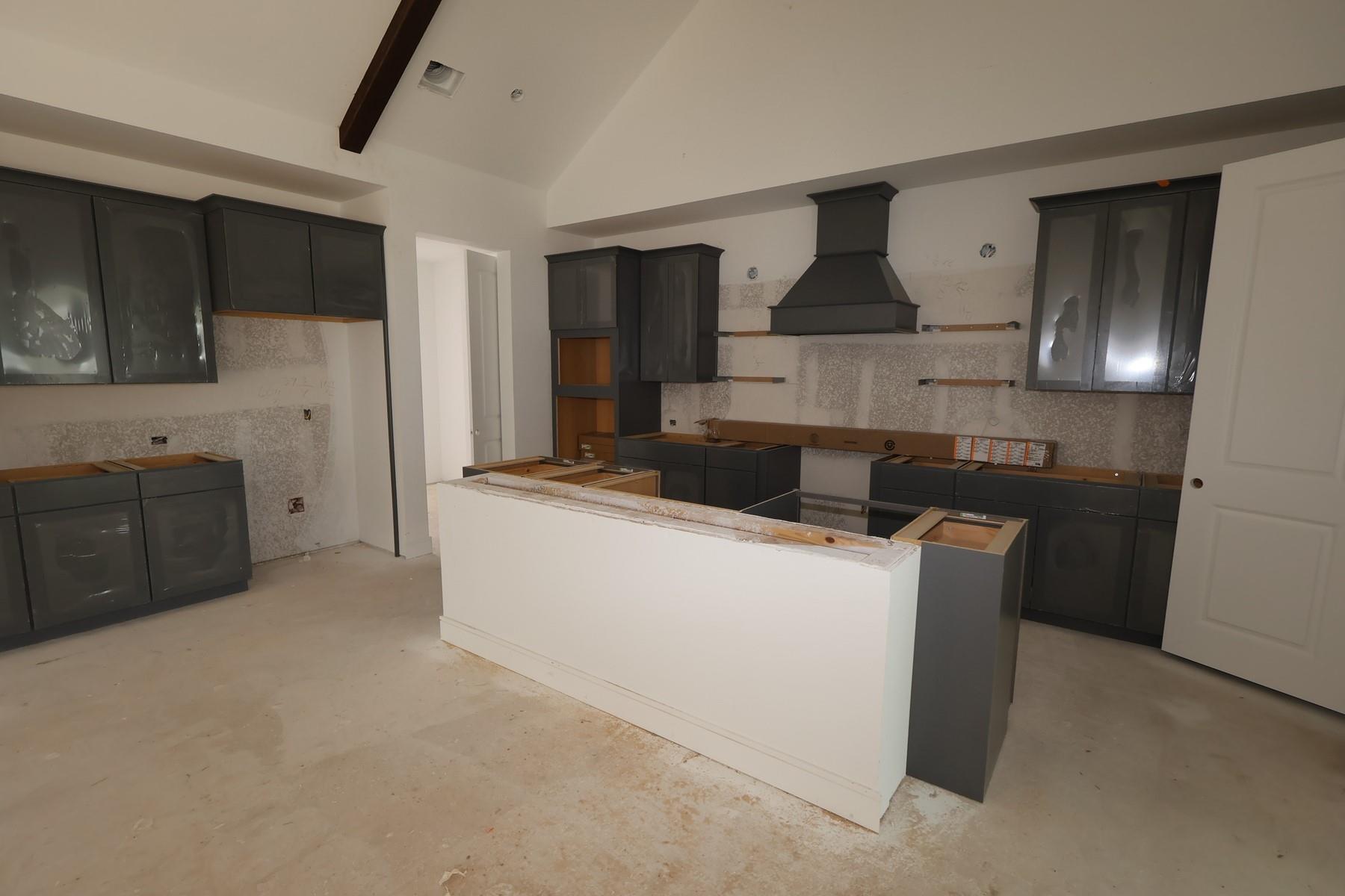 1826 S Wildflower Drive