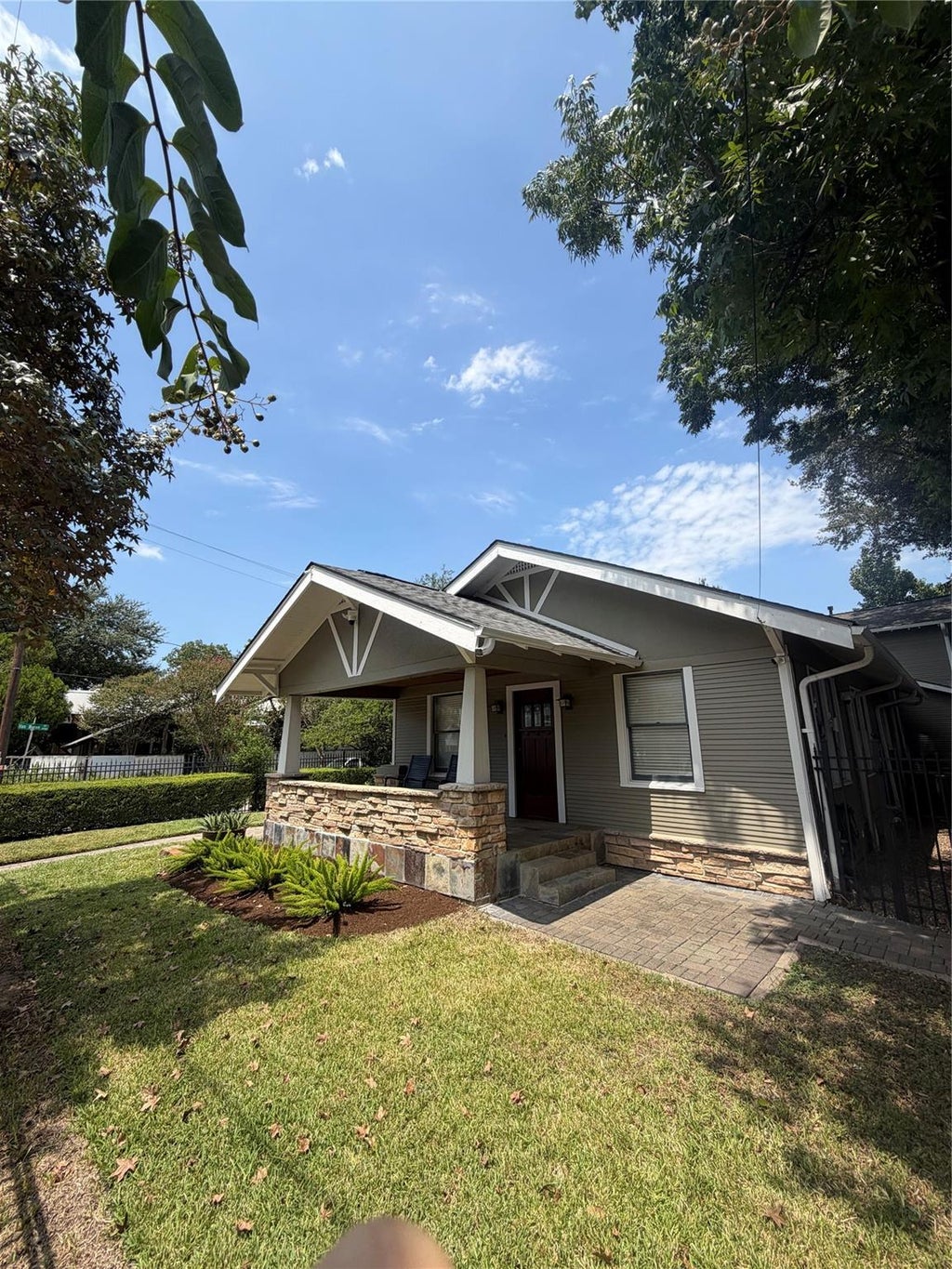 Photo of 1124 Bomar Street, Houston, TX 77006 (MLS # 84354604)