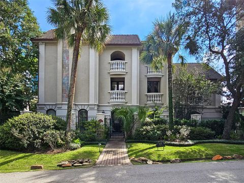 Photo of 1221 Wynden Court, Houston, TX 77056 (MLS # 33847544)