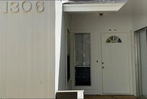 Multifamily For Sale - 1300 Holik Drive<br/> College Station, TX 77840