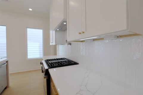 Tiny photo for 136 E 37th Street, Houston, TX 77018 (MLS # 14962812)