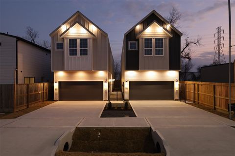 Tiny photo for 136 E 37th Street, Houston, TX 77018 (MLS # 14962812)