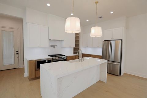 Tiny photo for 136 E 37th Street, Houston, TX 77018 (MLS # 14962812)