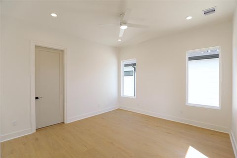 Tiny photo for 136 E 37th Street, Houston, TX 77018 (MLS # 14962812)