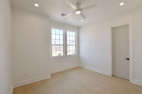 Tiny photo for 136 E 37th Street, Houston, TX 77018 (MLS # 14962812)