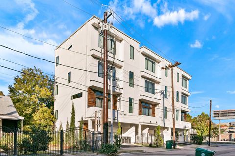 Photo of 608 Oakley Street, Houston, TX 77006 (MLS # 57896716)