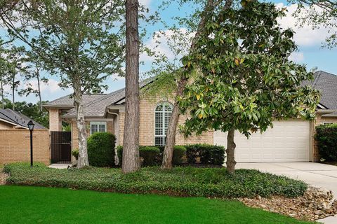 Photo of 15 Rockledge, The Woodlands, TX 77382 (MLS # 45653057)