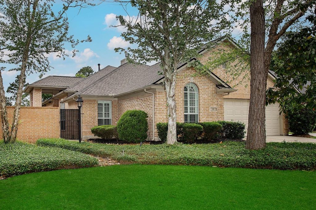 Photo of 15 Rockledge, The Woodlands, TX 77382 (MLS # 45653057)