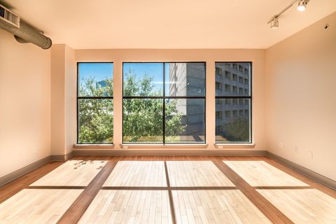 Photo of 1901 Post Oak Boulevard #4105, Houston, TX 77056 (MLS # 77122233)