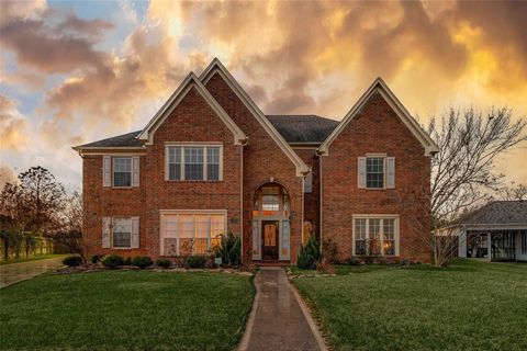 Photo of 19 Wickham Court, Sugar Land, TX 77479 (MLS # 30004643)