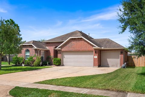 Photo of 9922 Clear Diamond Drive, Rosharon, TX 77583 (MLS # 95947299)