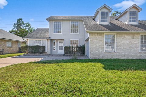 Photo of 3210 Kempwood Drive, Sugar Land, TX 77479 (MLS # 49489986)