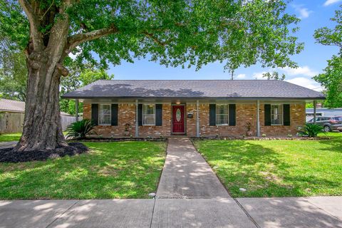 Homes For Sale - 10307 Catlett Lane<br/> La Porte, TX 77571