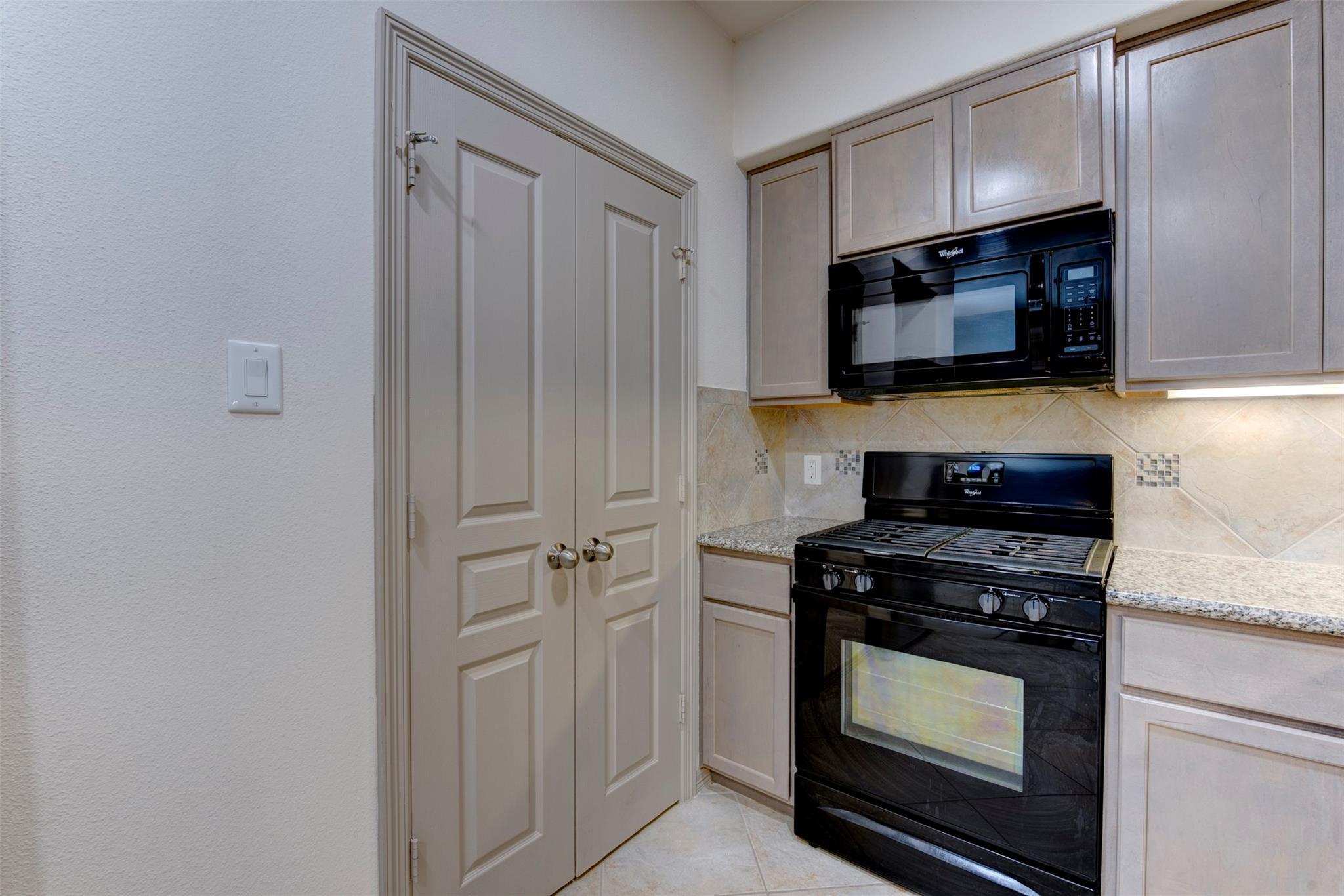 Houston, Texas 77040, United States, 2 Bedrooms Bedrooms, ,3 BathroomsBathrooms,Residential,Pending,245996