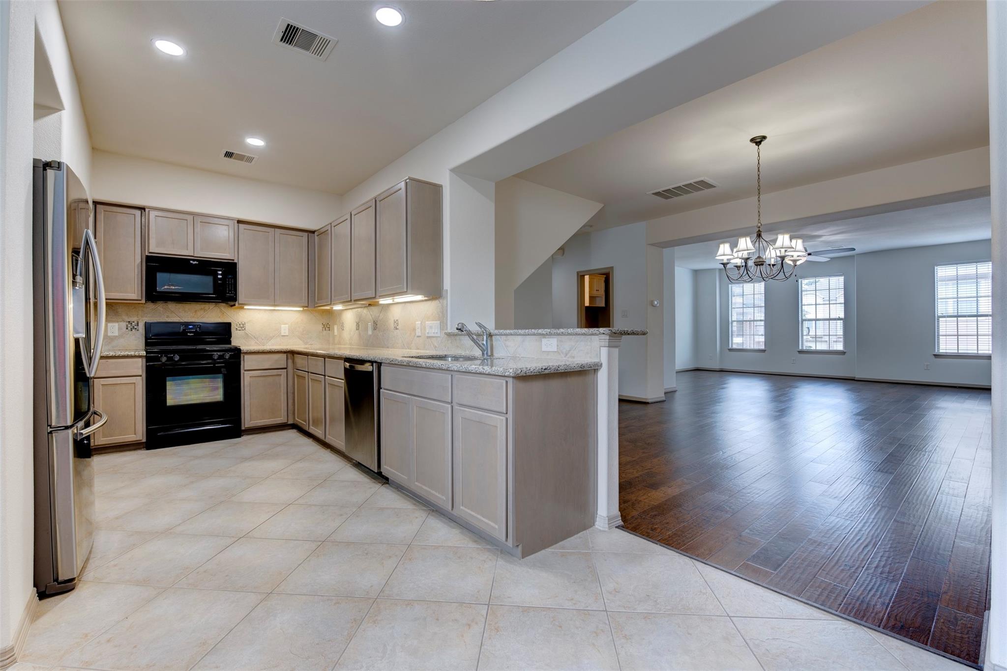 Houston, Texas 77040, United States, 2 Bedrooms Bedrooms, ,3 BathroomsBathrooms,Residential,Pending,245996