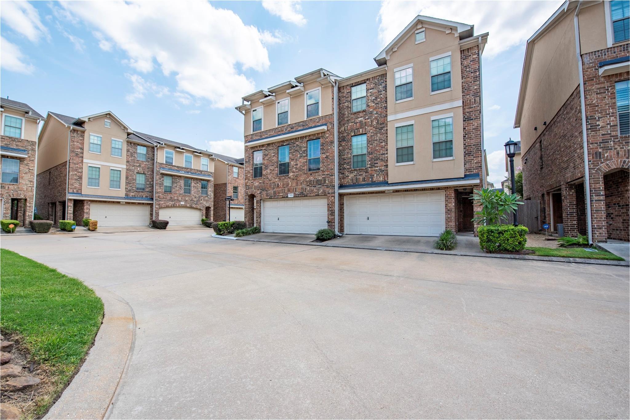 Houston, Texas 77040, United States, 2 Bedrooms Bedrooms, ,3 BathroomsBathrooms,Residential,Pending,245996