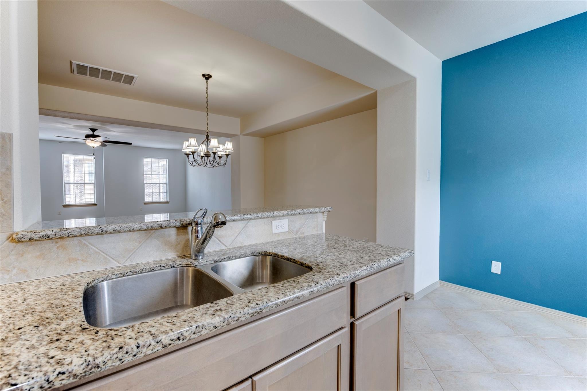 Houston, Texas 77040, United States, 2 Bedrooms Bedrooms, ,3 BathroomsBathrooms,Residential,Pending,245996