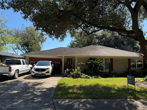 Photo of 11127 Cedarhurst Drive, Houston, TX 77096 (MLS # 2761649)