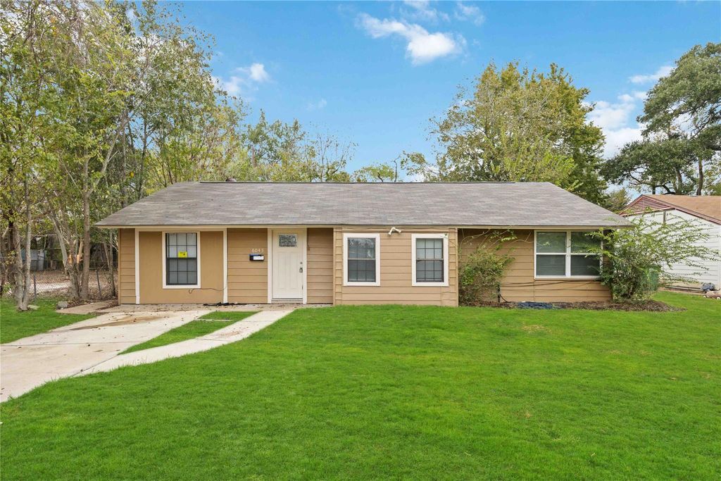 Photo of 6043 Lyndhurst Drive, Houston, TX 77033 (MLS # 49156356)